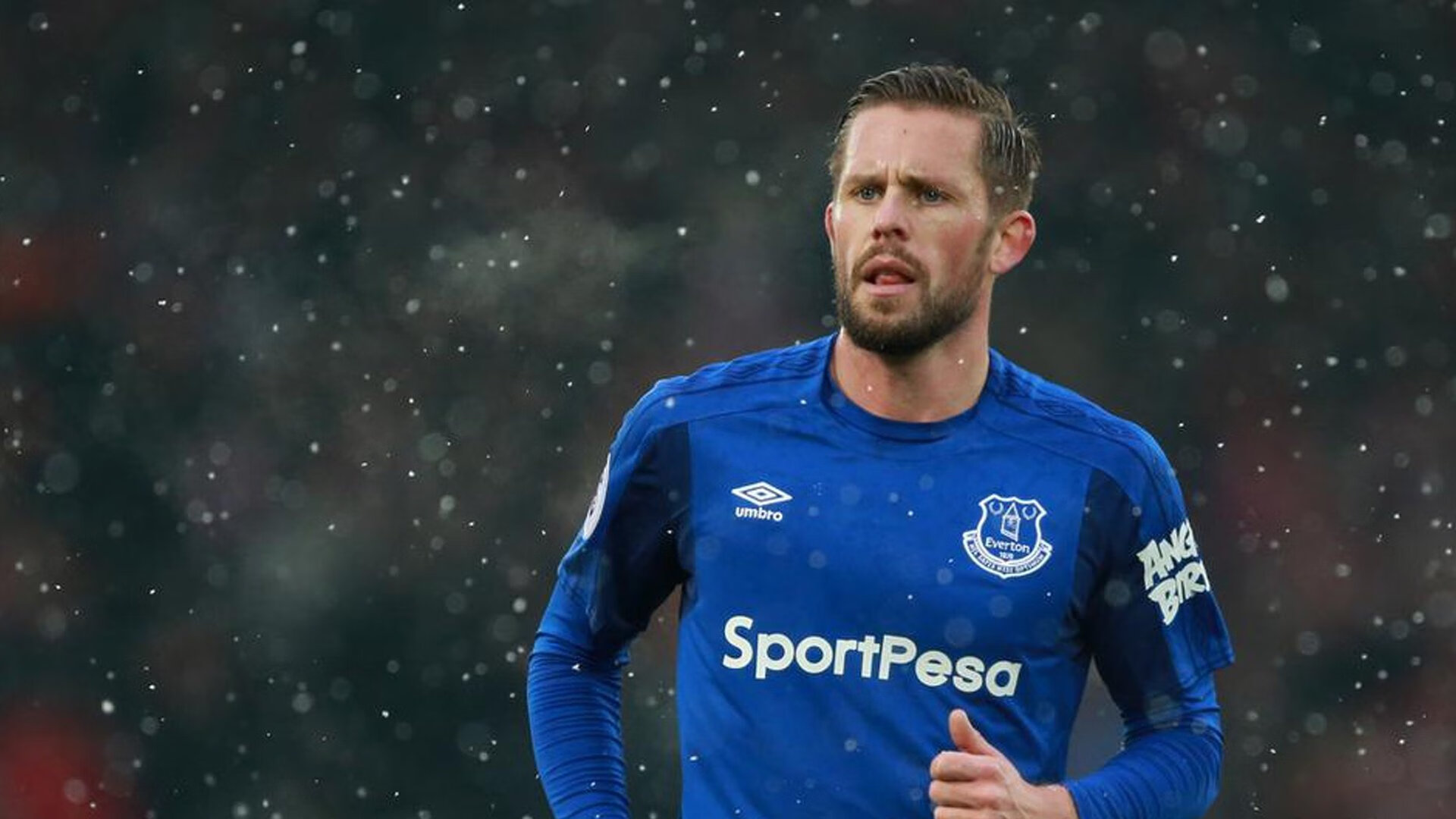 “安赫尔·巴尔博萨的灵活性与反应速度，助力阿根廷美洲狮队实现快速反击”